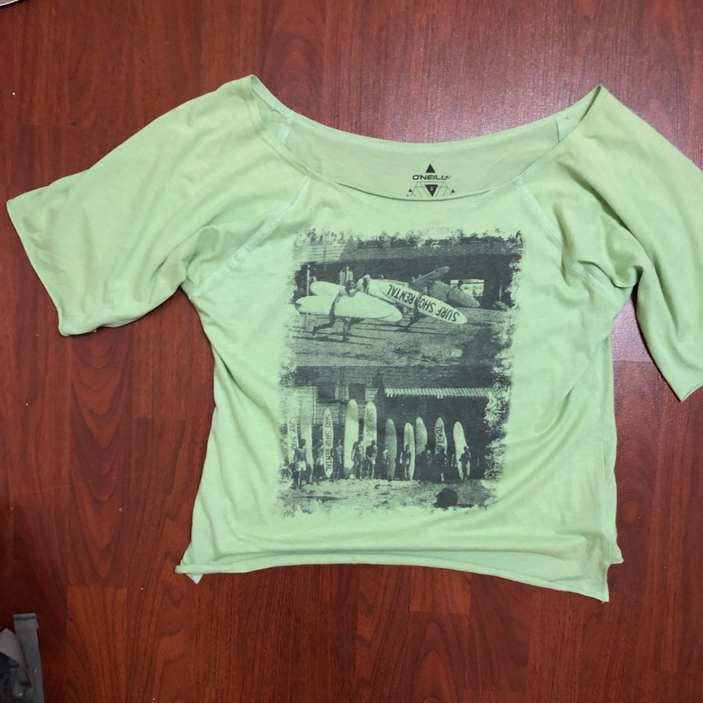 SO SOFT! 💚 O’Neill Wide Neck Graphic Surfer Tee